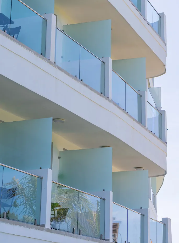 Barandas de vidrio en balcones