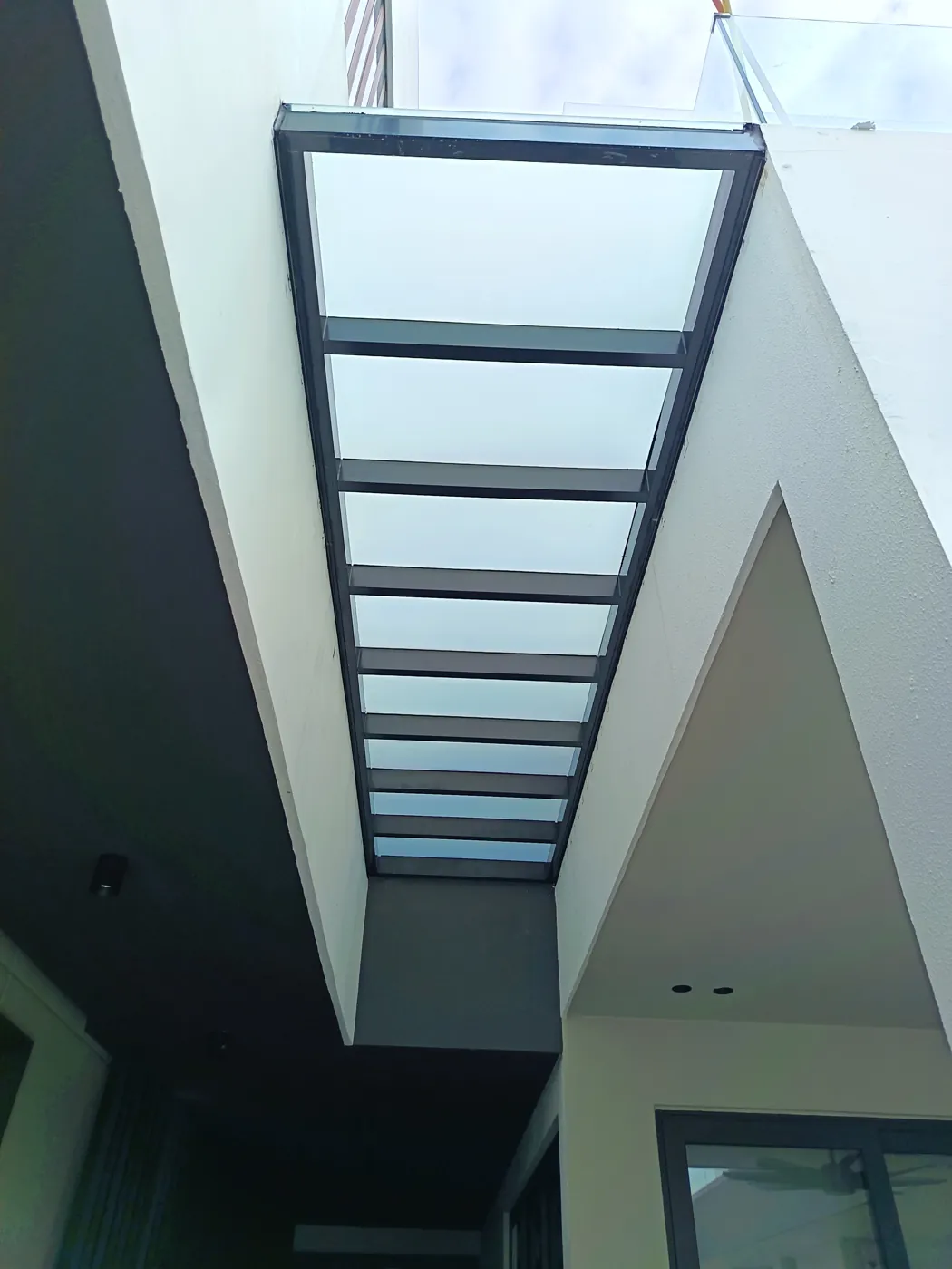 Pérgola de aluminio con cubierta de vidrio